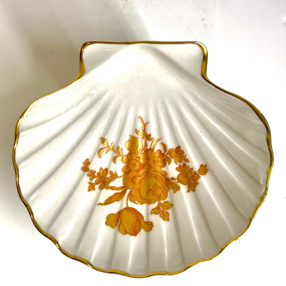 Vintage Limoges France porcelain shell-shaped pedestal dish.